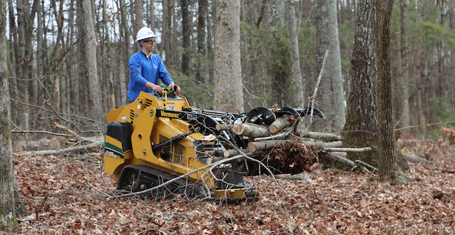 7 reasons arborists can’t stop talking about compact utility loaders