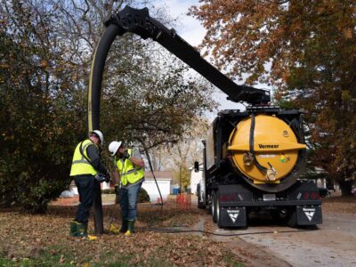 Vermeer VXT600 vacuum truck in action