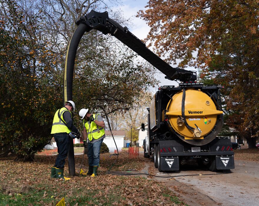 Vermeer VXT600 vacuum truck in action